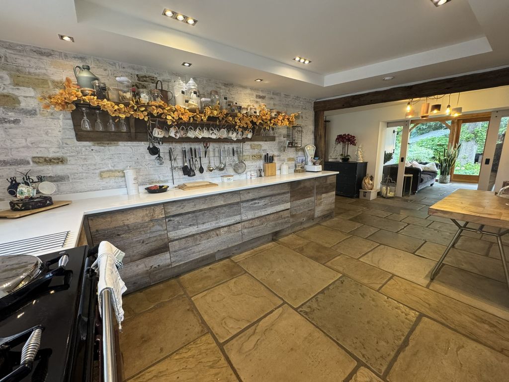 Property photo 3 of 32