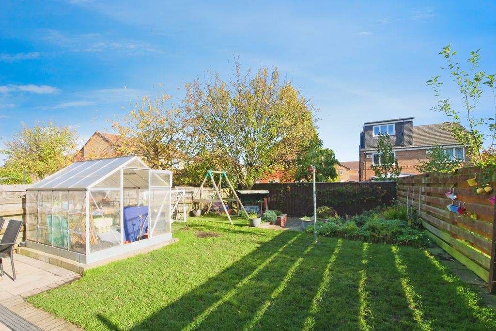 Property photo 2 of 19 Pnmb0372