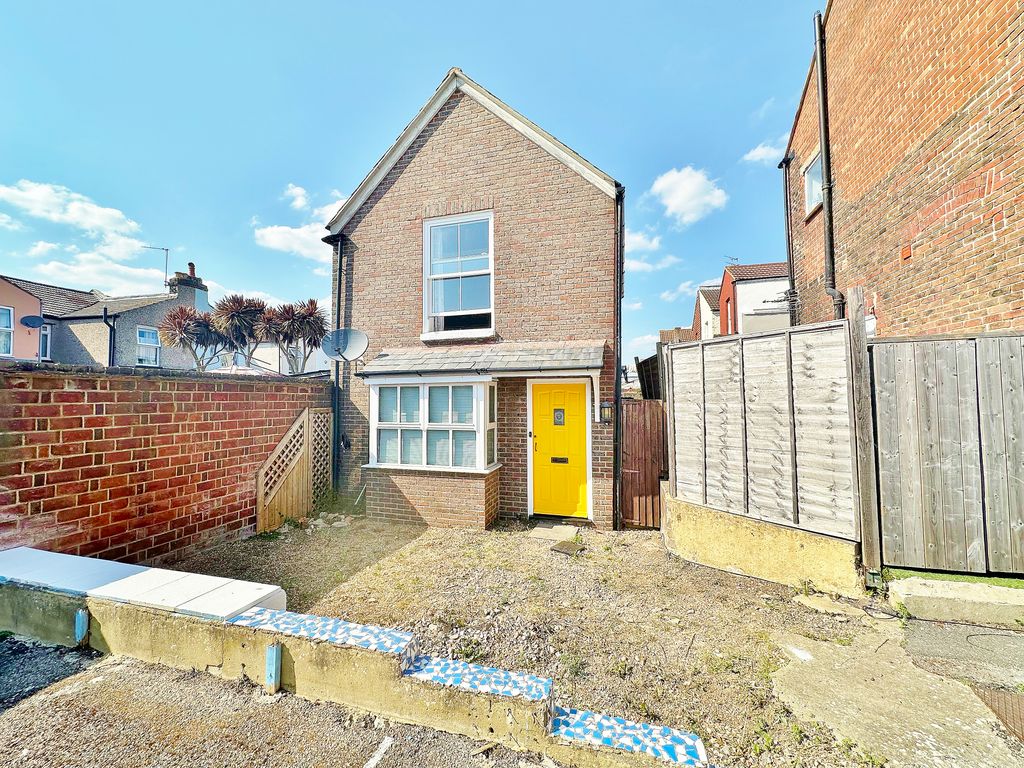Property photo 1 of 6