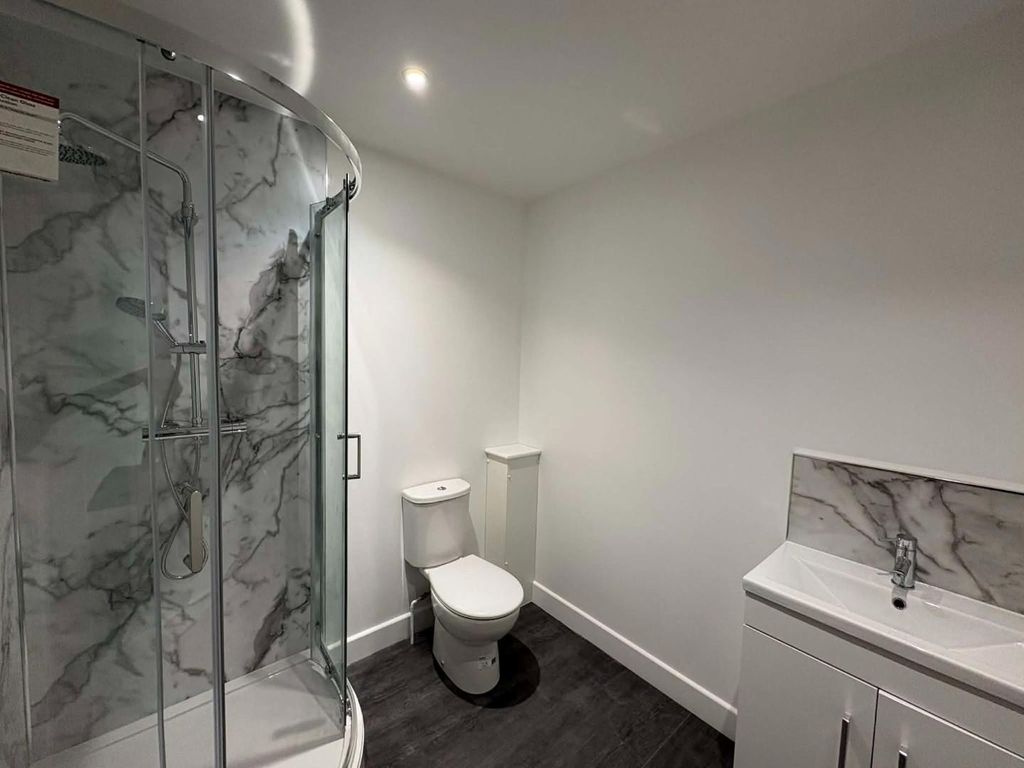 Property photo 3 of 5 Catherine House Flat 11 Bathroom.Jpg