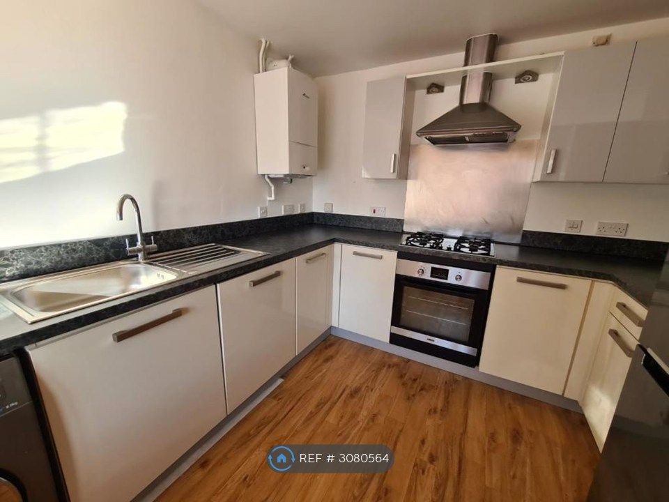 Property photo 3 of 14 Kitchen