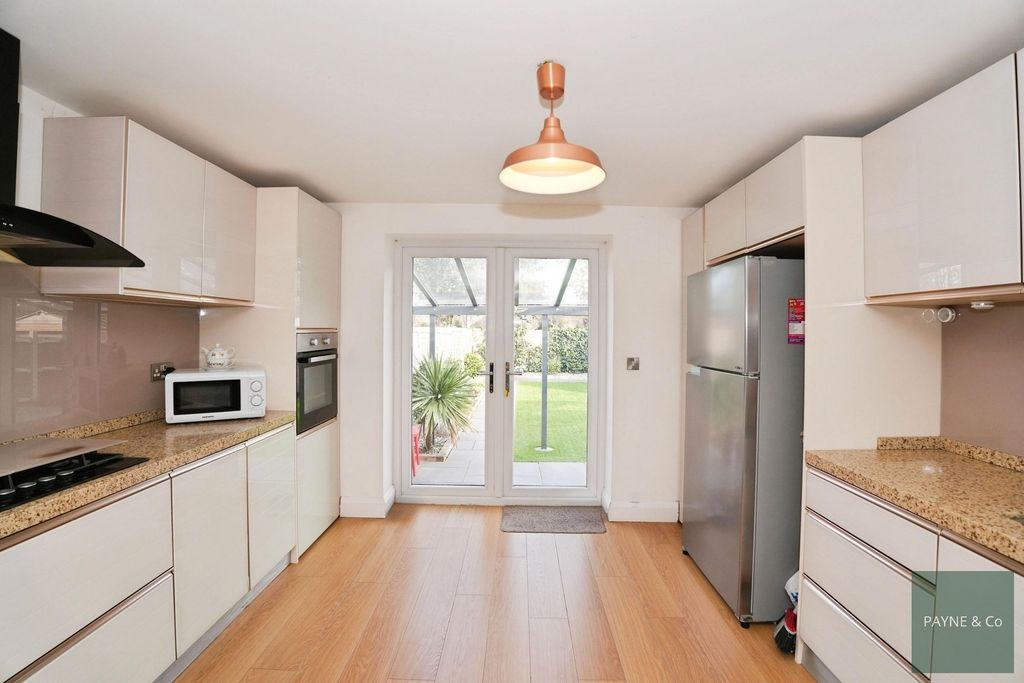 Property photo 3 of 23