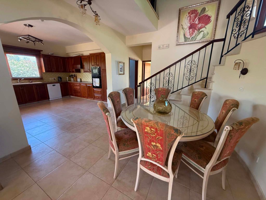 Property photo 3 of 33