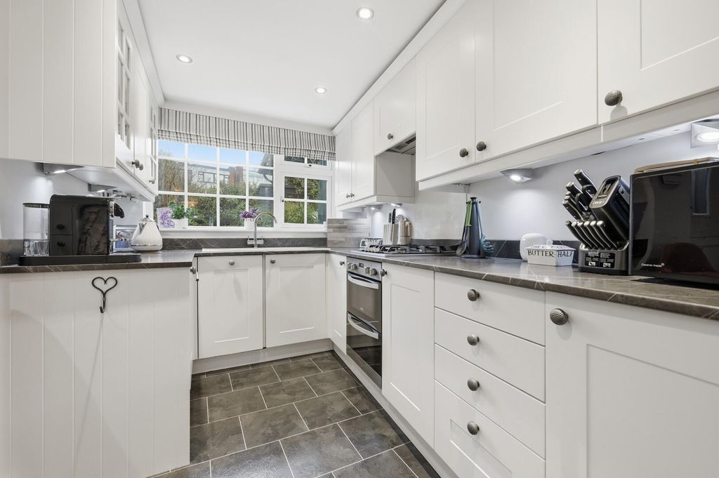 Property photo 3 of 18