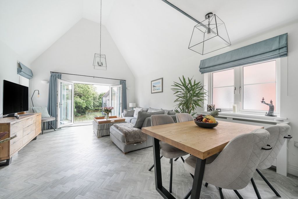 Property photo 2 of 16 1296709-18-6839Ad...