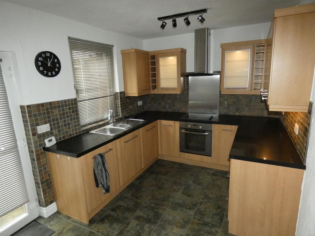 Property photo 2 of 7 Kitchen