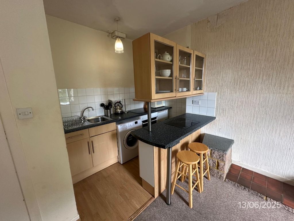 Property photo 3 of 8 Kitchen