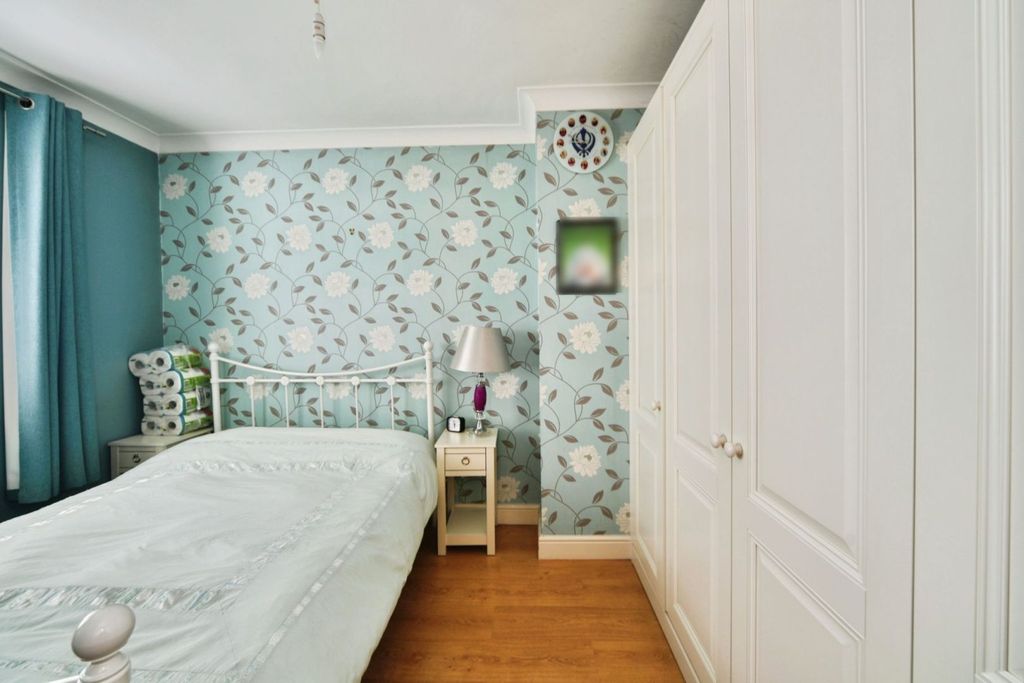 Property photo 2 of 20