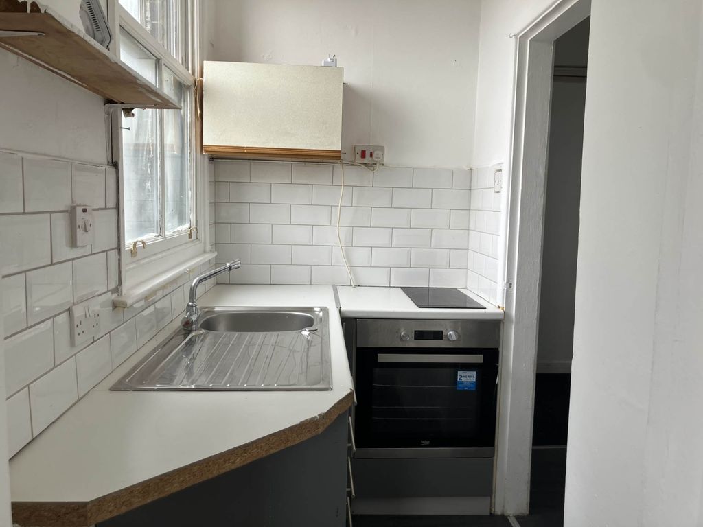 Property photo 3 of 6