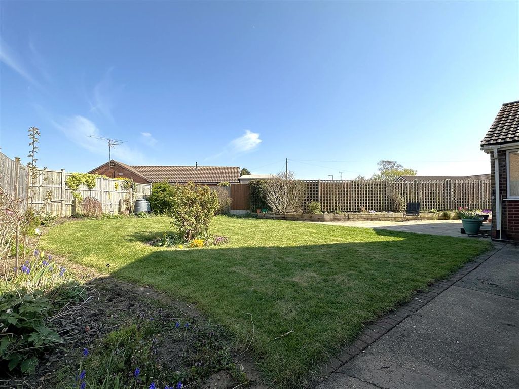 Property photo 3 of 22 Generous Rear Garden 493