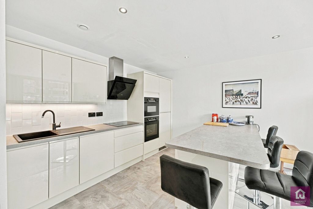 Property photo 2 of 12 Pbox-Img.Jpg
