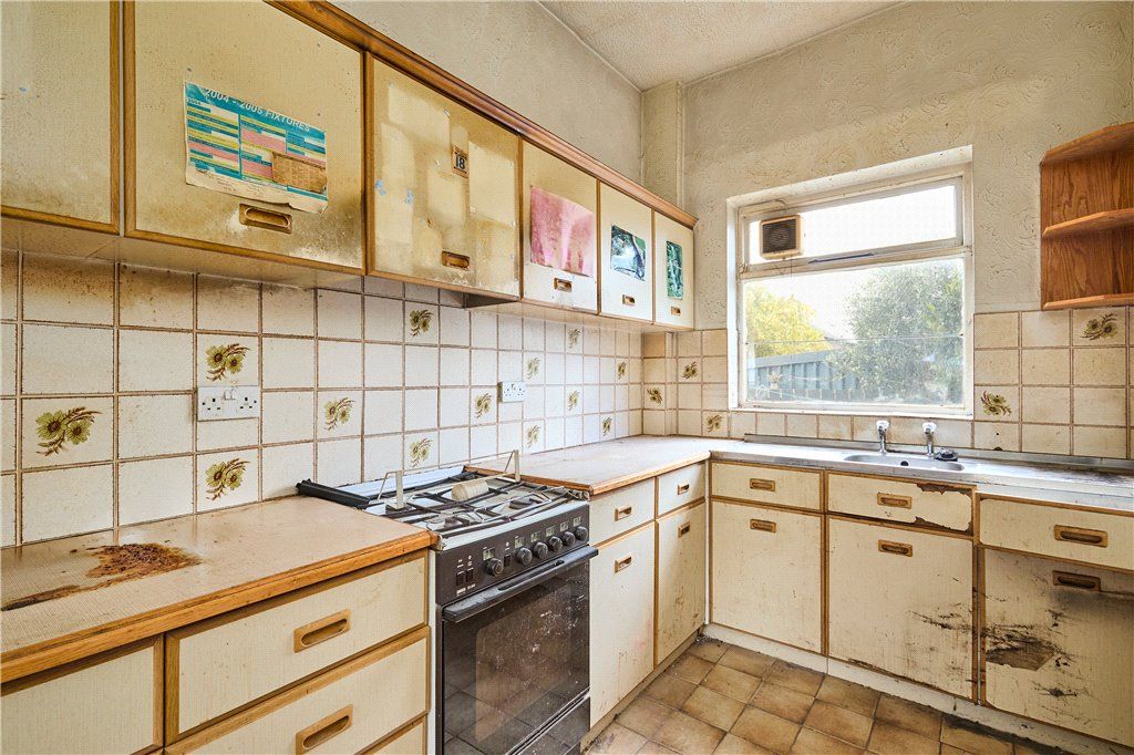 Property photo 3 of 12 Kitchen