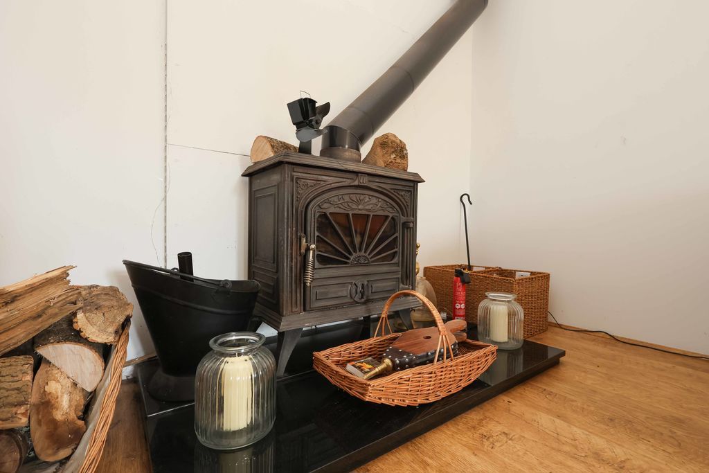 Property photo 3 of 18 Woodburner