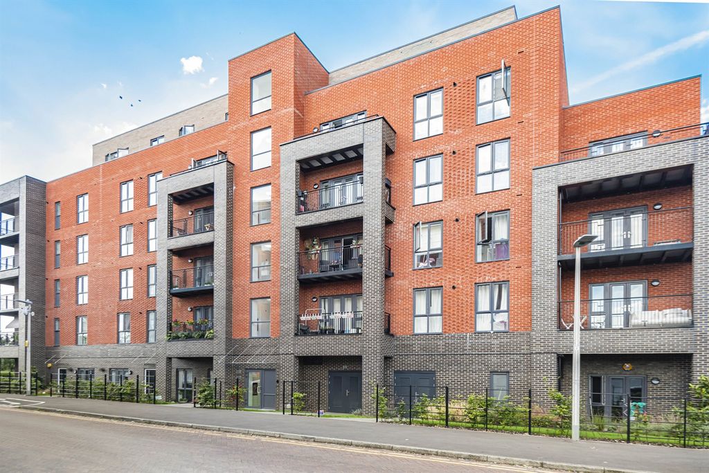 Property photo 1 of 9 (Main)