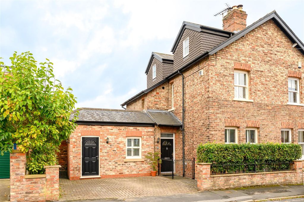 Property photo 1 of 23 External