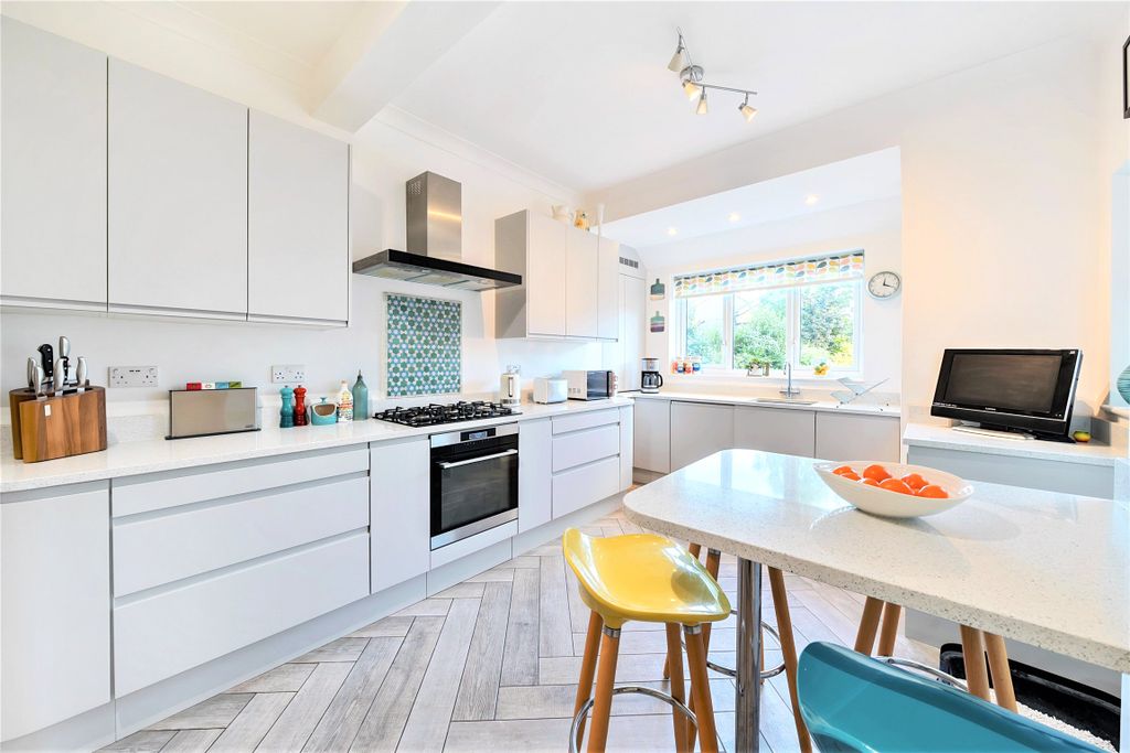 Property photo 1 of 17 Kitchen