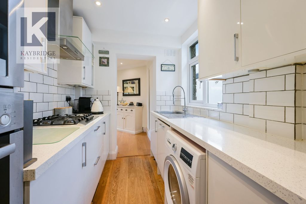Property photo 3 of 12 Willow Way, Epsom - Kt19 0Ej
