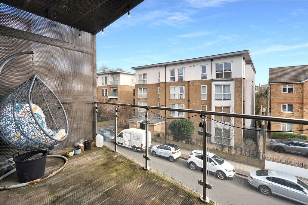 Property photo 3 of 10 Balcony