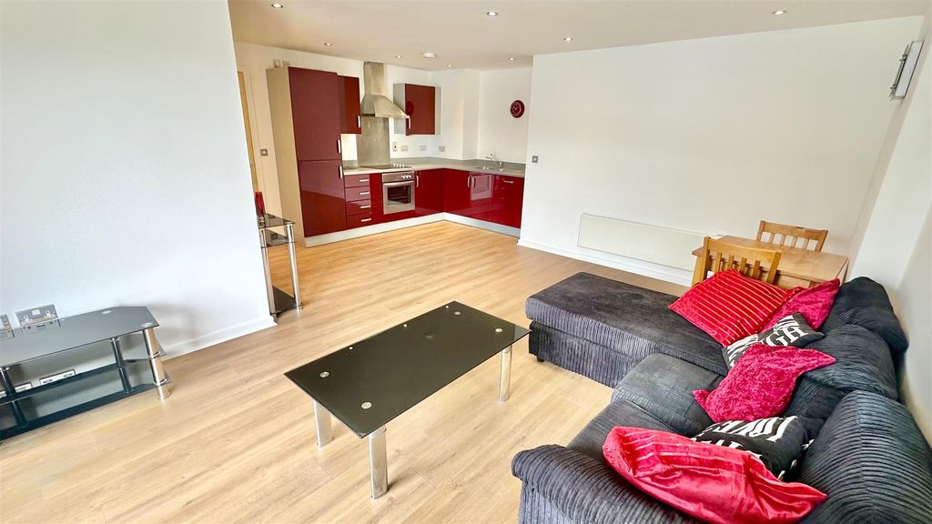 Property photo 3 of 11 Lounge A.Jpg