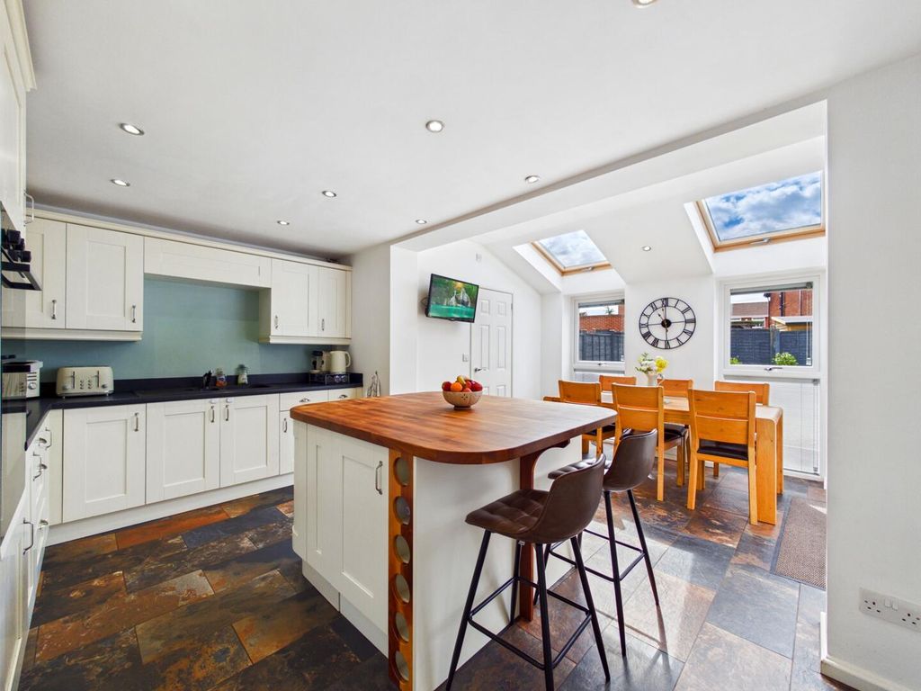 Property photo 2 of 14 Kitchen