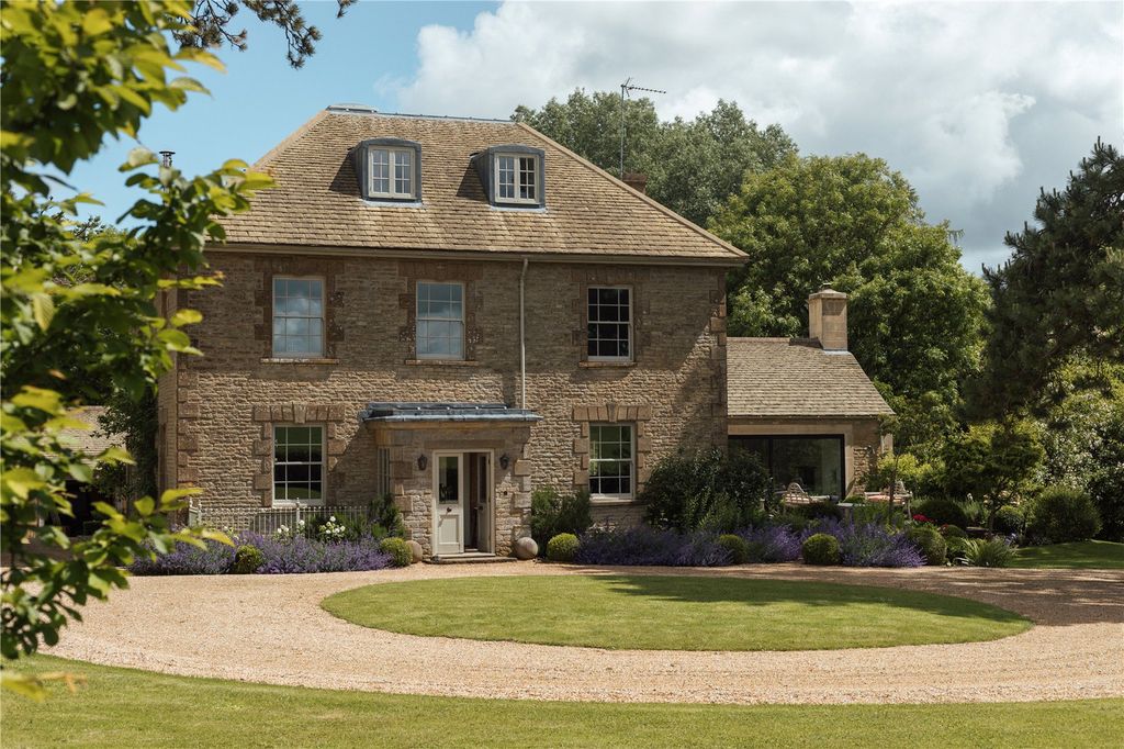 Property photo 2 of 17 Oldner Farmhouse