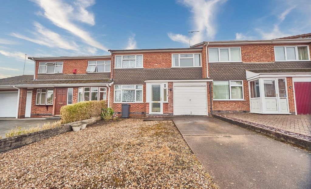 Property photo 1 of 12 Lyndene Close Blue Sky.Png