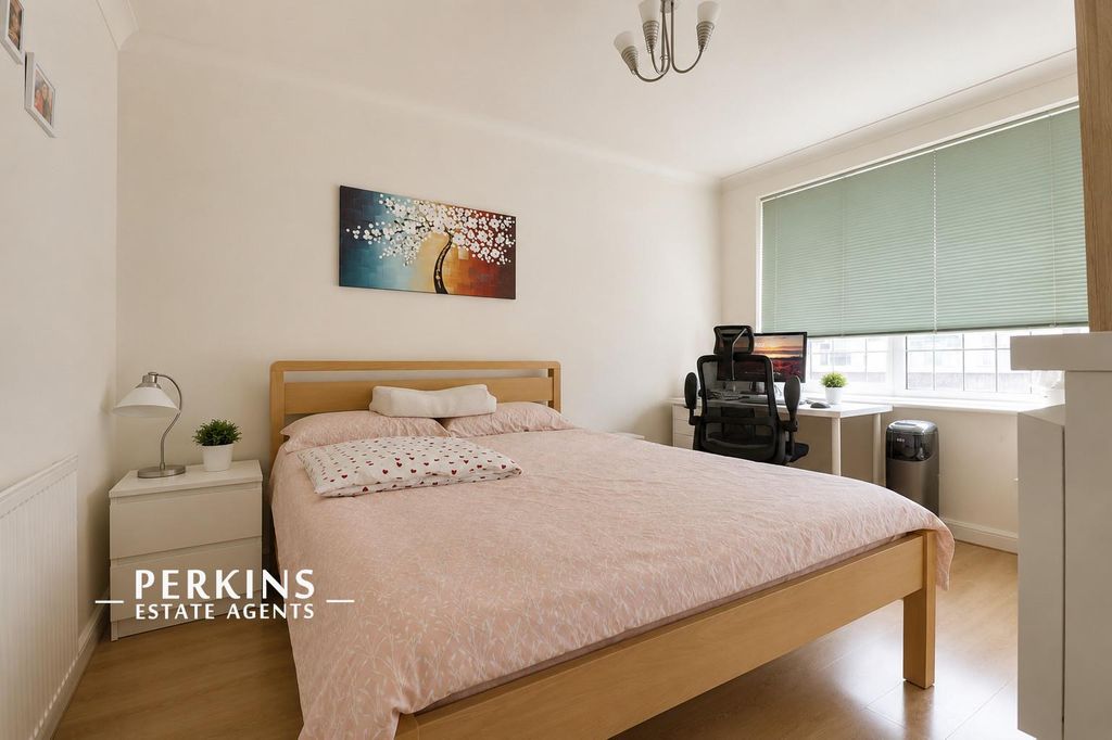 Property photo 3 of 6 Bed 1.Jpg
