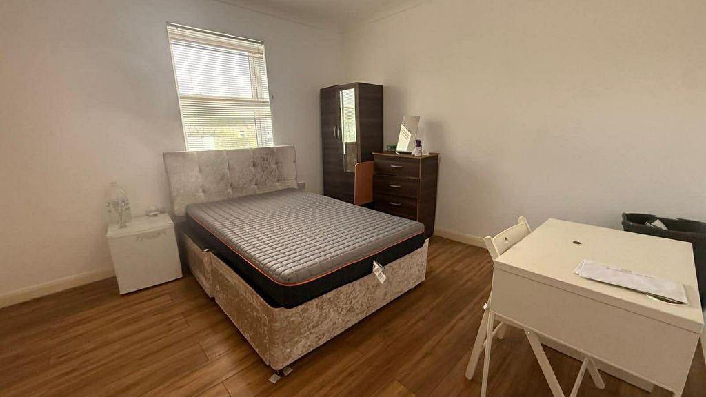 Property photo 3 of 8 Gallery