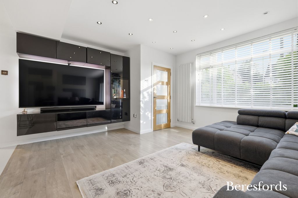 Property photo 3 of 23 Picture No. 51