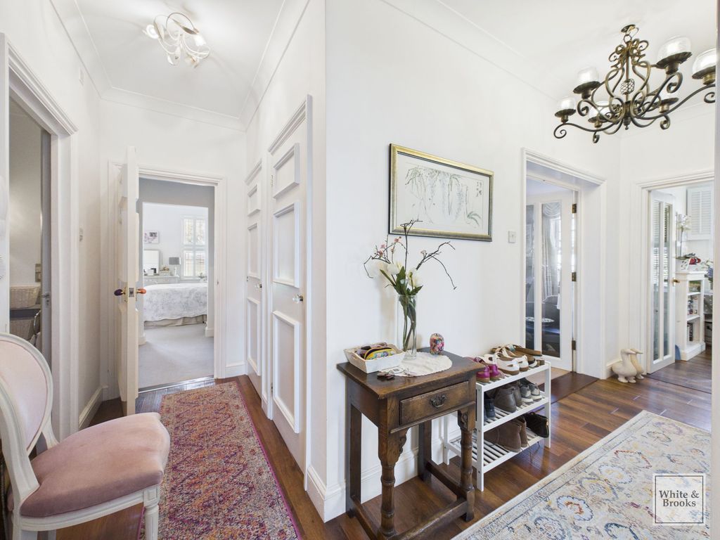 Property photo 3 of 15 Hall