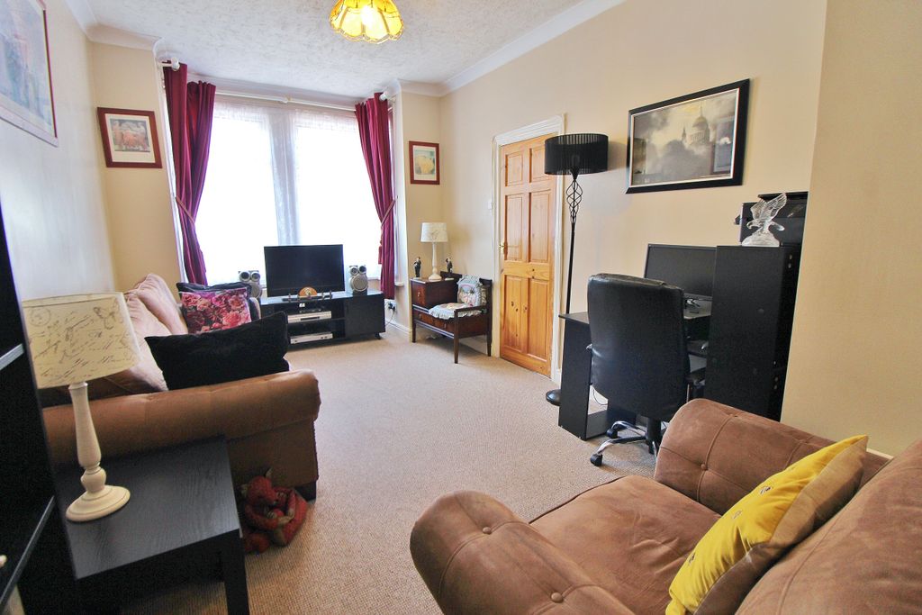 Property photo 2 of 21