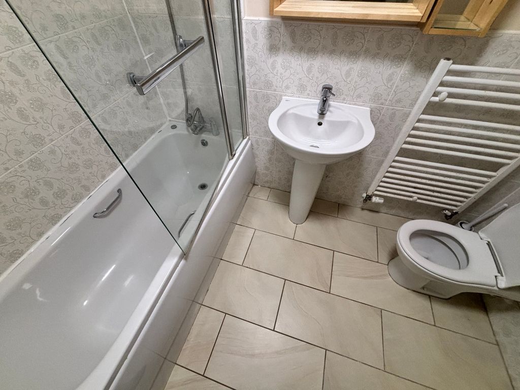 Property photo 3 of 11 Photo 2