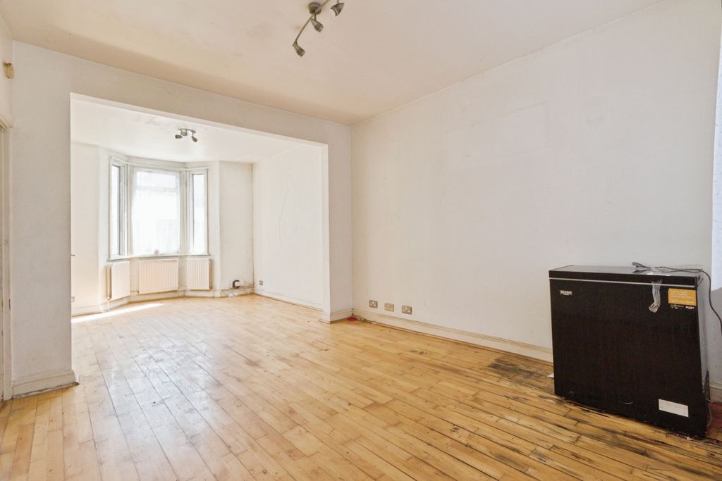 Property photo 2 of 19 Pbox-Img.Jpg