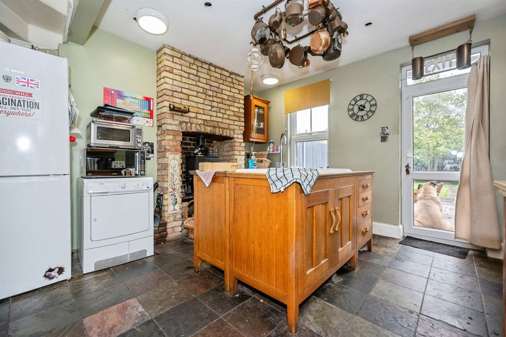 Property photo 3 of 16