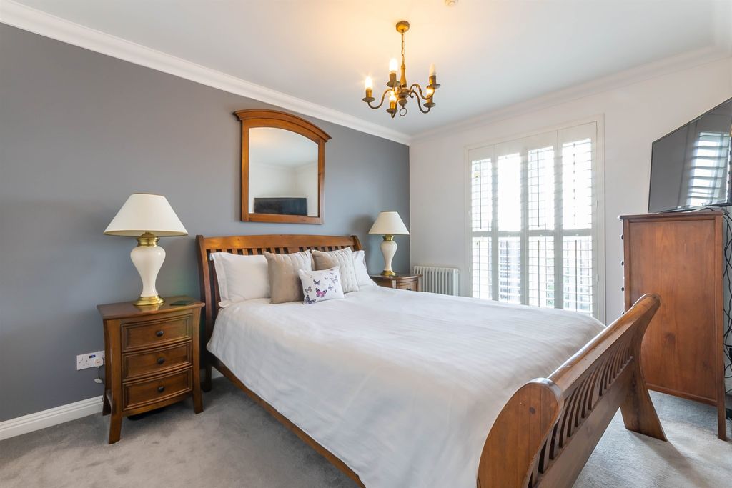 Property photo 1 of 17 Bedroom One