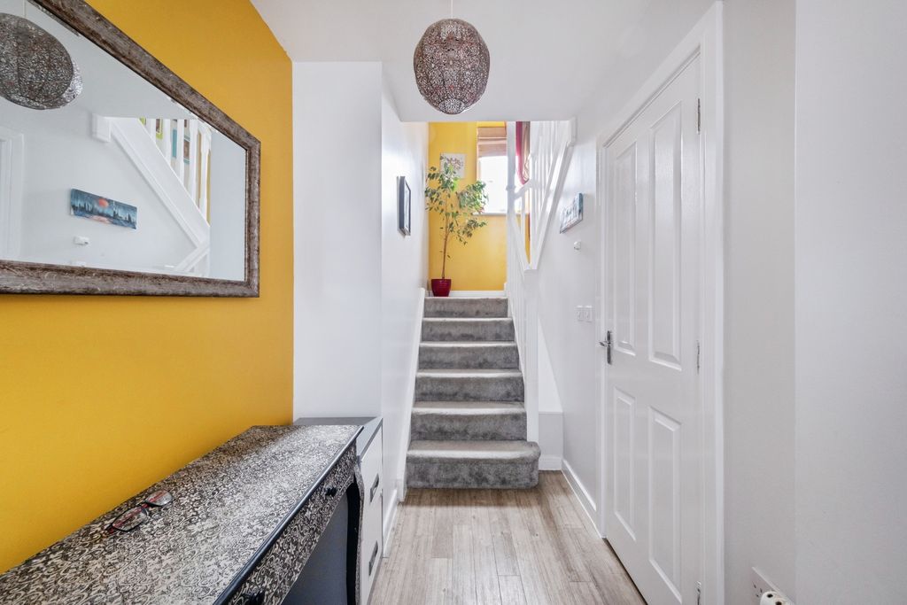 Property photo 1 of 20 Entrance Hallway