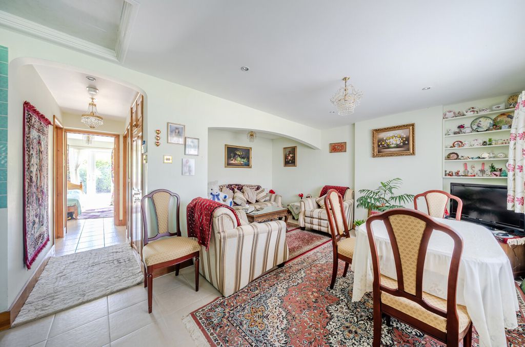 Property photo 3 of 8 1502568-19-6A75Bb...