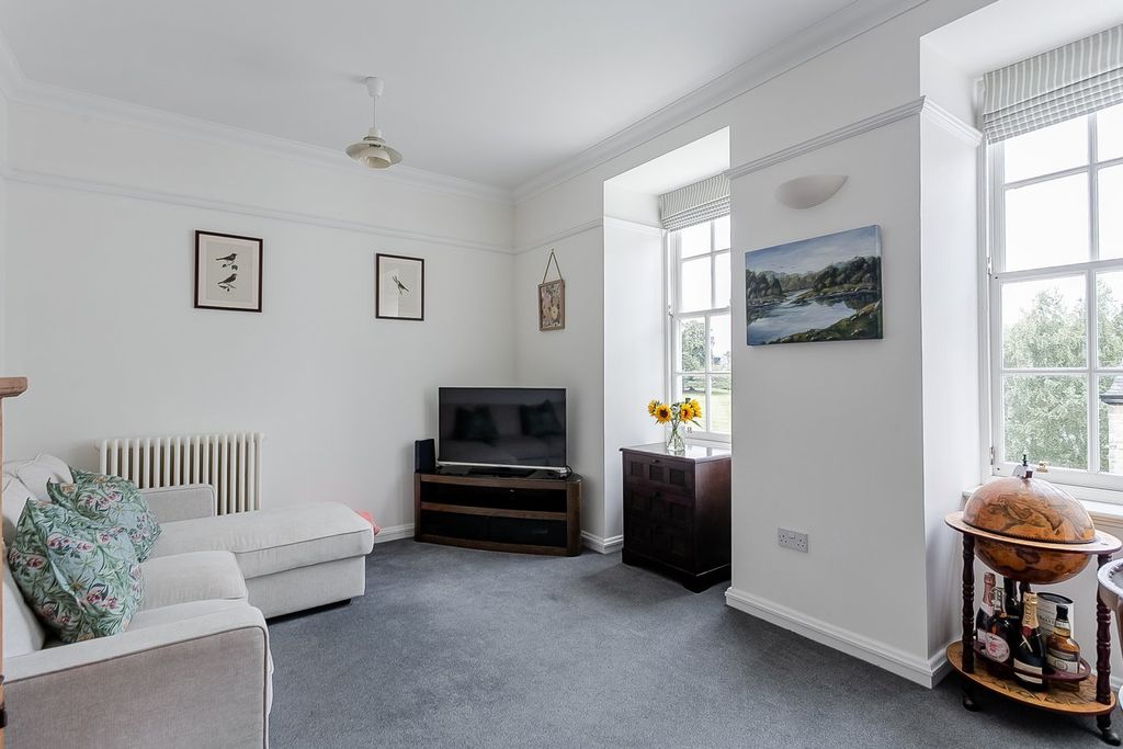 Property photo 3 of 32