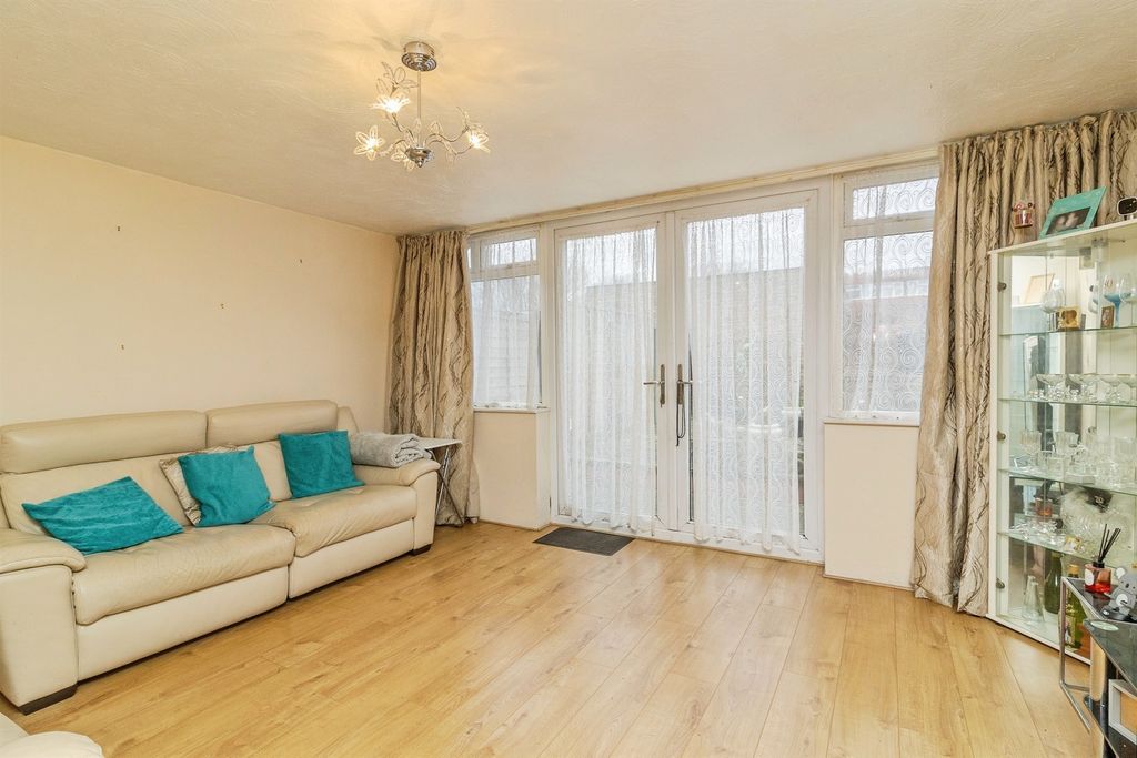 Property photo 3 of 19