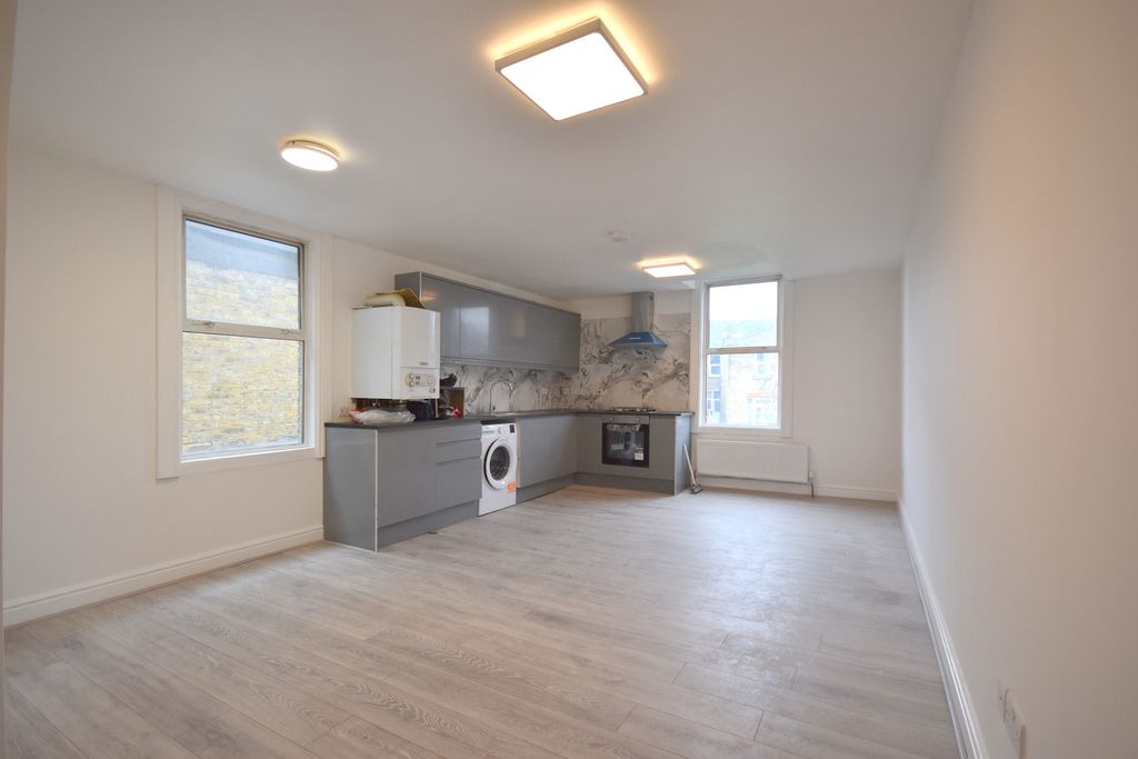 Property photo 1 of 18 Kitchen