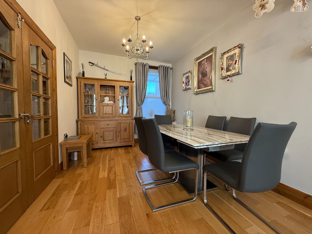 Property photo 3 of 25 4673942