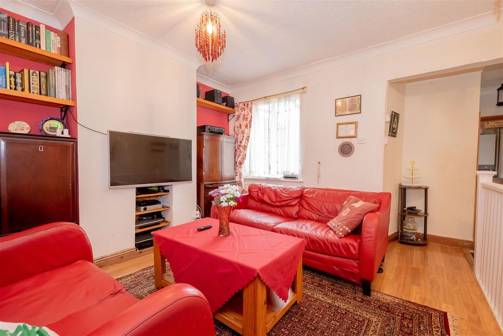 Property photo 2 of 8