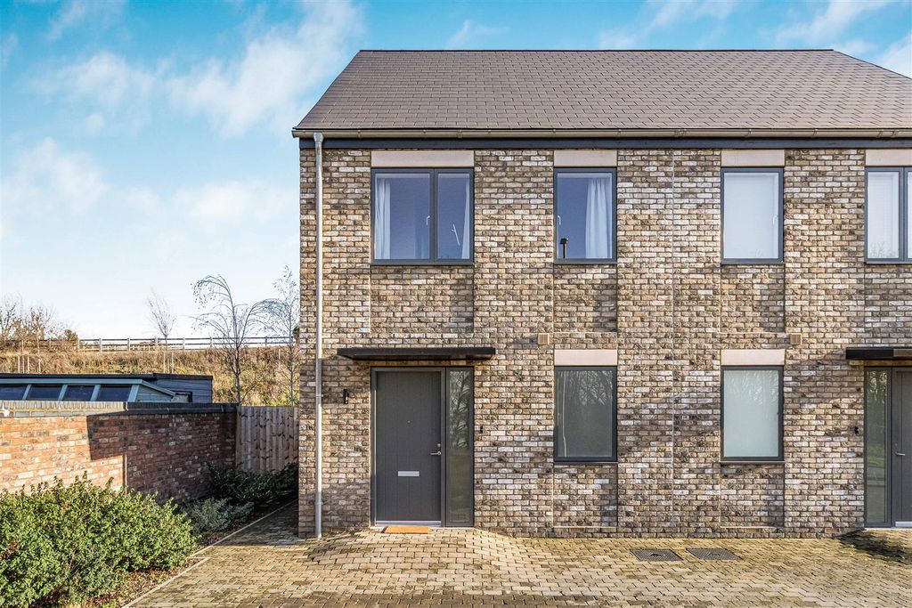 Property photo 1 of 18 19_72584.Jpg