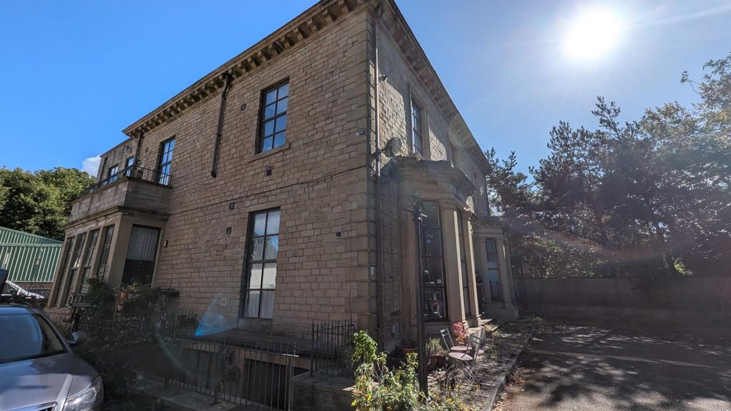 Property photo 1 of 7 Hollyroyd House