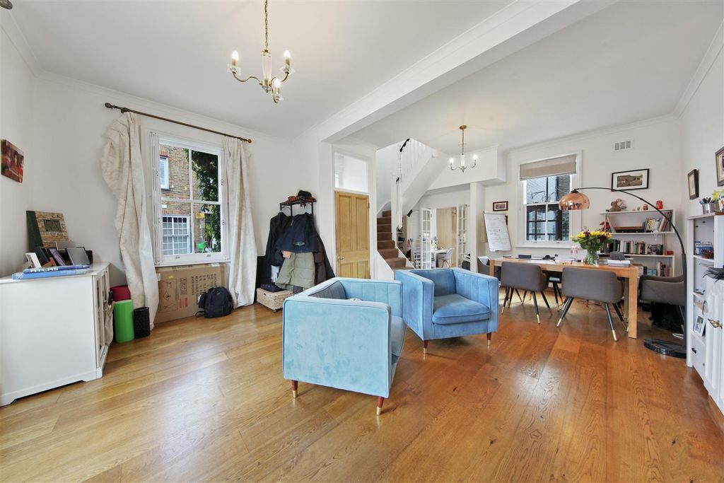 Property photo 3 of 15 Felsham Road