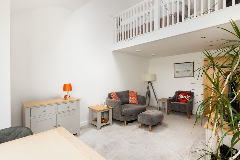 Property photo 1 of 10 3948621