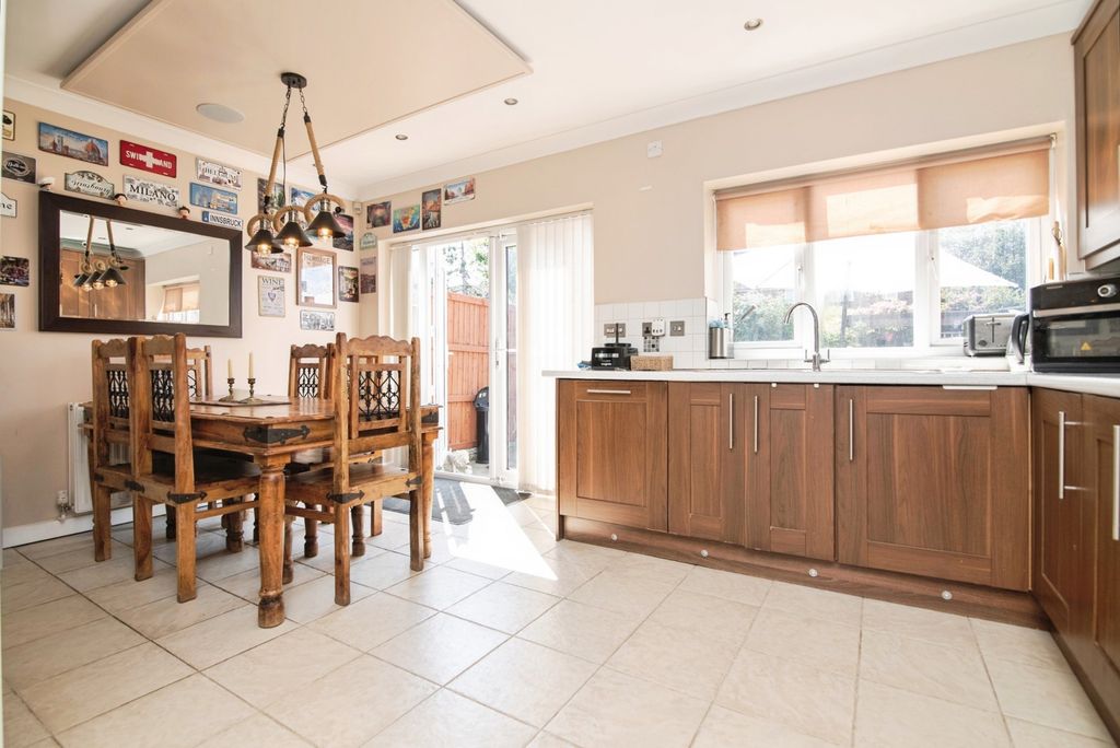 Property photo 3 of 22 Pbox-Img.Jpg