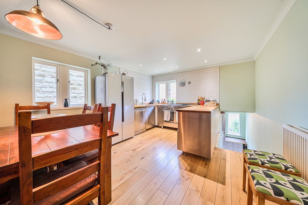 Property photo 3 of 16 Kitchen Diner