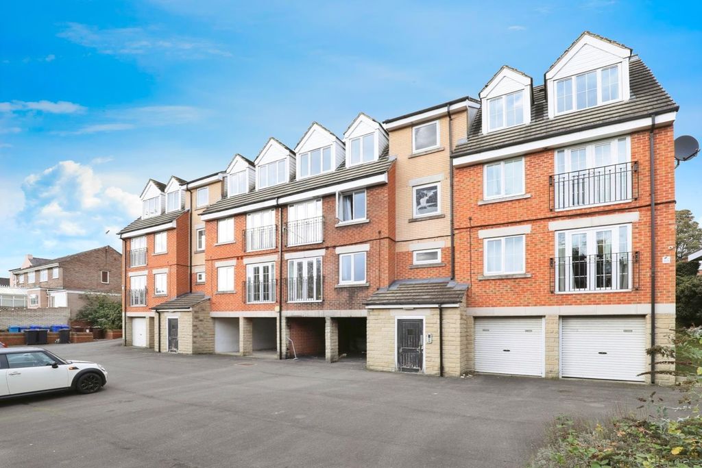 Property photo 1 of 16 Rear Car Park