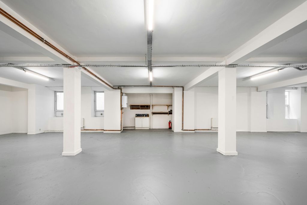 Property photo 2 of 11 Universal Hse B002W - Low Res 6.Jpg